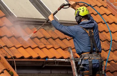 Démoussage et hydrofuge de toiture à Pourcharesses